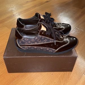 Louis Vuitton sneakers sz 36.5